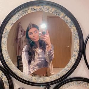 Meet your Posher, Alexia